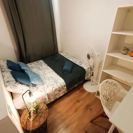 Private In Gothic Ostello